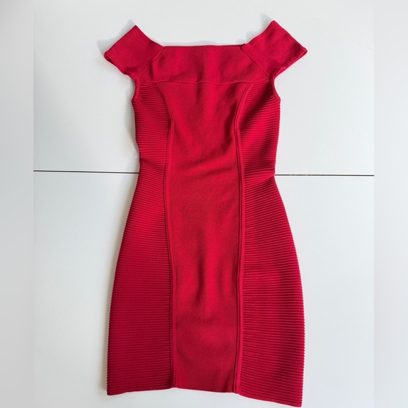 Bebe Bandage Dress Off Shoulder Red Scarlet Sz M Cherry girl Glam Preppy core - Picture 9 of 15